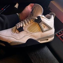 Air Jordan 4’s Midnight Navy