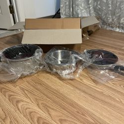 BRAND NEW HEAVY DUTY 3 PIECE PAN SET AND STAINLESS STEEL STEAMER.  NON STICK.  WAS $99!!  SALE ONLY $30 FOR EVERYTHING 🔥🔥