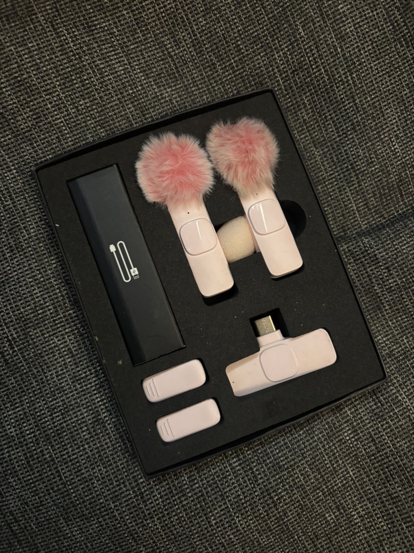 Wireless Lavalier Microphone (pink)