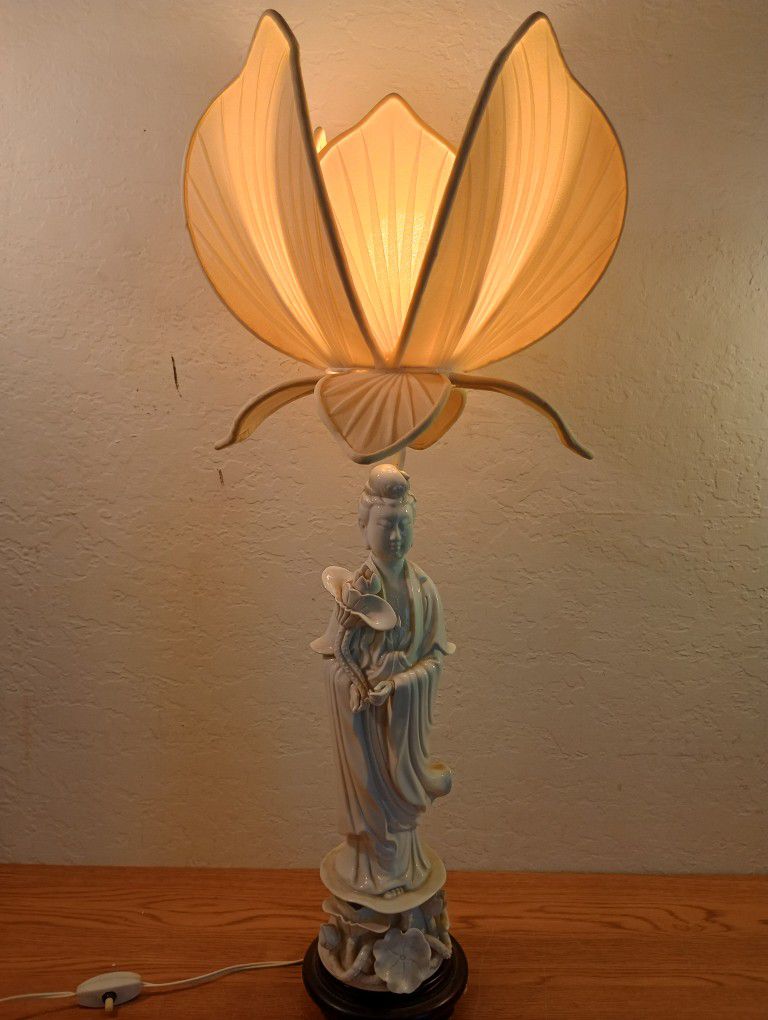 Vintage Asian Lady White Porcelain Lamp 