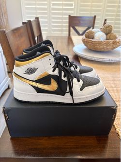 Nike Air Jordan 1 Mid GS Size 6Y | Like New | Box Included