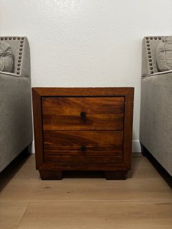 Solid wood end table/ night stand
