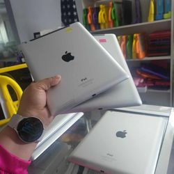 $70.combo 2x$130.  Ipad 4ta Generation Size 10