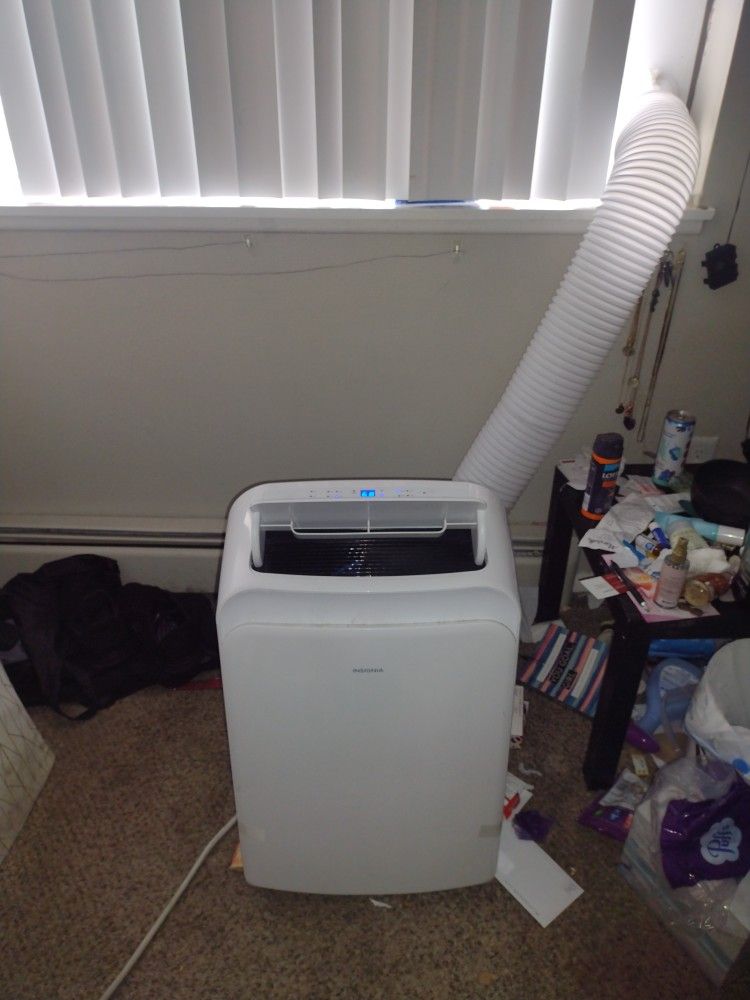 Insignia Portable 3 in 1 AC