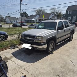 Silver 2004 Chevrolet Avalanche 1500 Z71