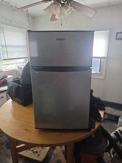 Mini fridge