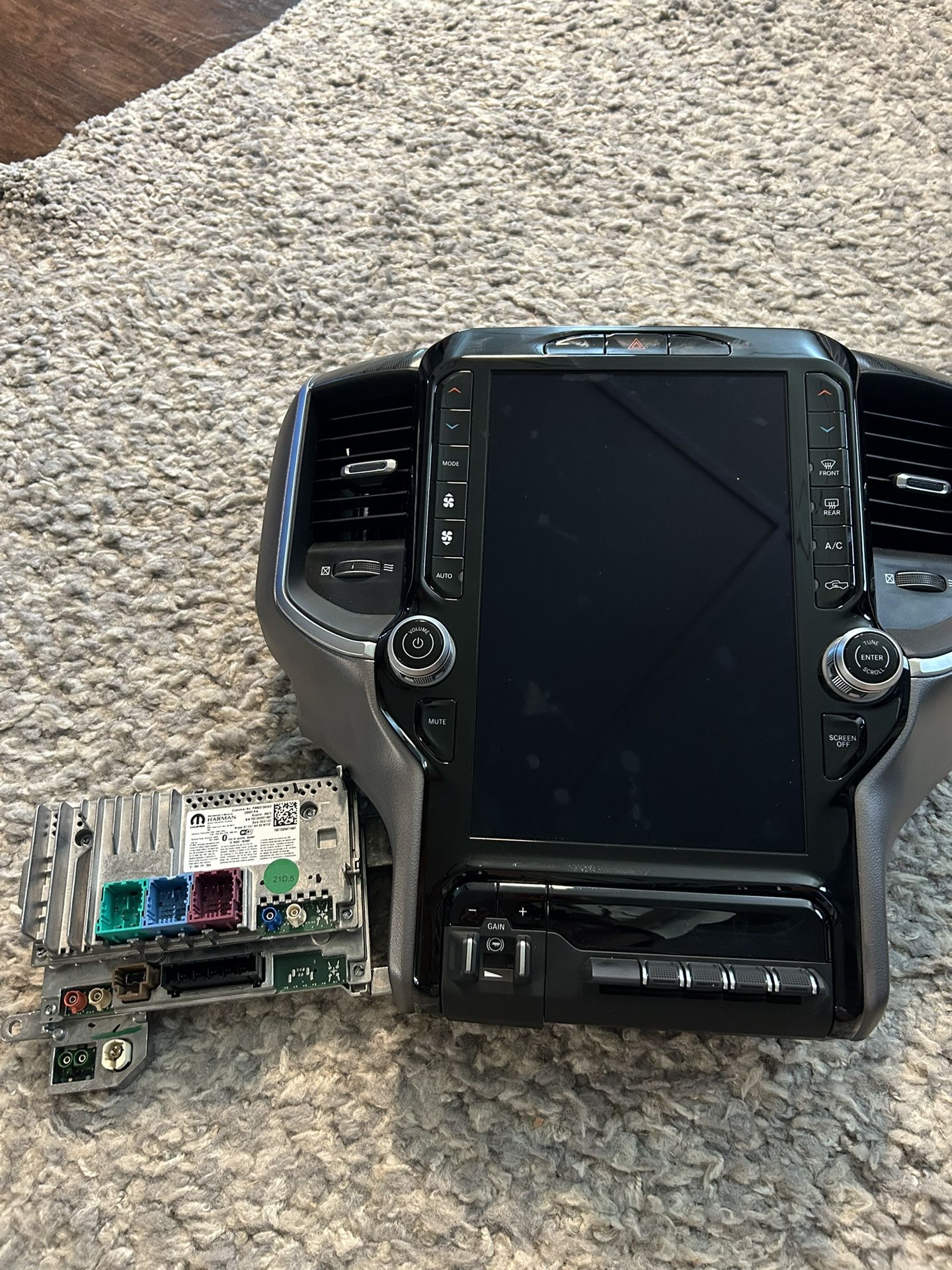 OEM ram Uconnect 5 12” Radio 