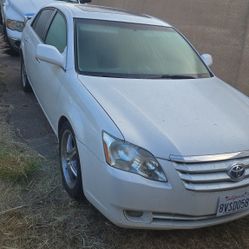 2005 TOYOTA AVALON