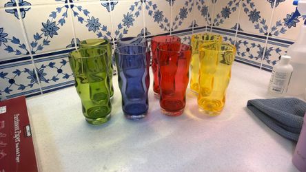 (8) plastic drinking cups