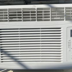 GE 6,000 BTU Window Air Conditioner - LIKE NEW