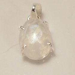 Lovely moonstone solid 925 silver pendant.