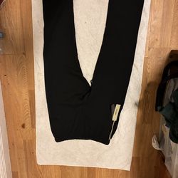 Essentials sweats ( MEDIUM)