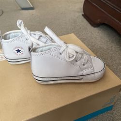 Size 4 Converse 
