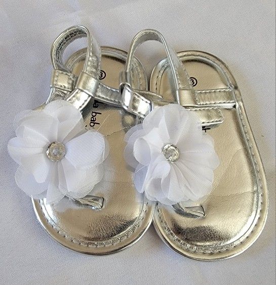 Baby Gold Sandals with White Flowers & Sparkle Gem – Size 3