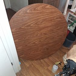 Round Wood Kitchen Table w/2 Chairs