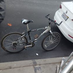 The Schwinn Ranger 2.6 mountain bike Black/Silver 