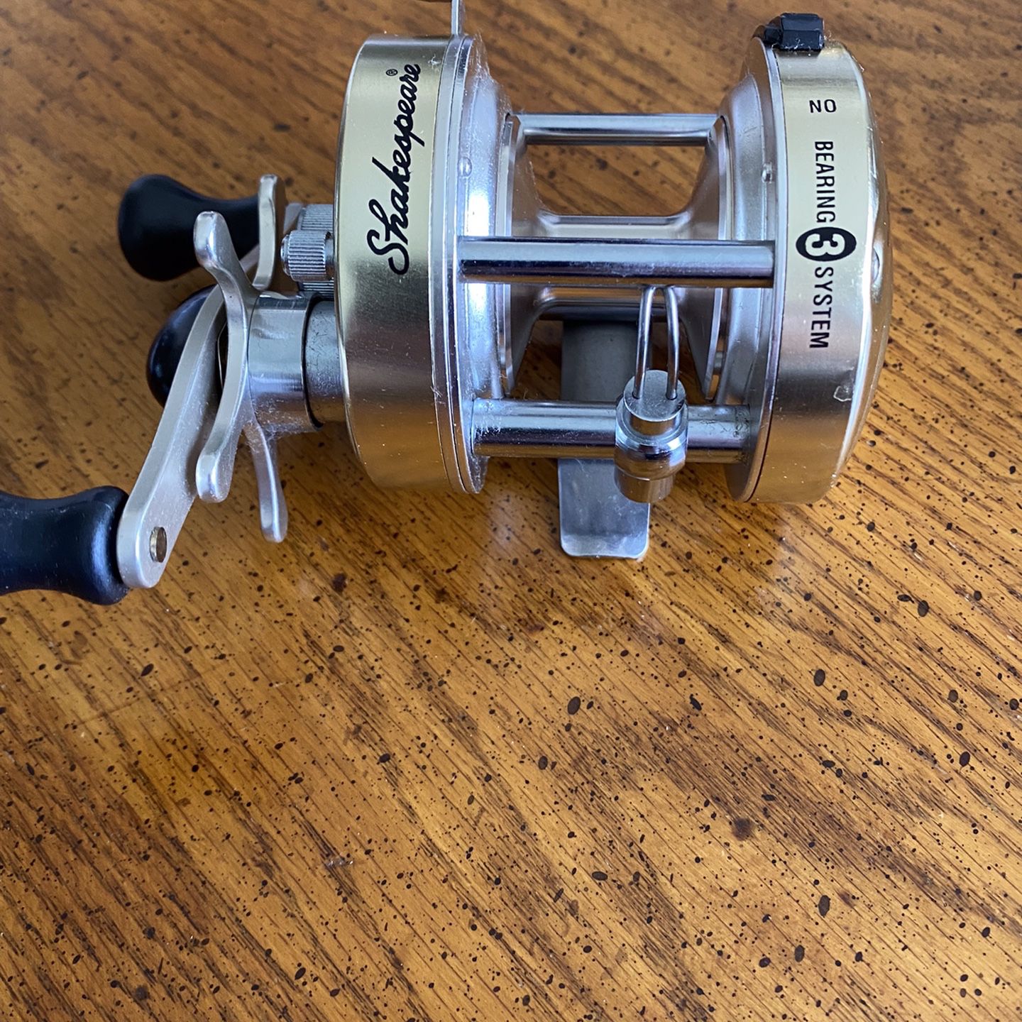 SHAKESPEARE SUPRA XT 1000 CASTING REEL for Sale in Louisville, KY