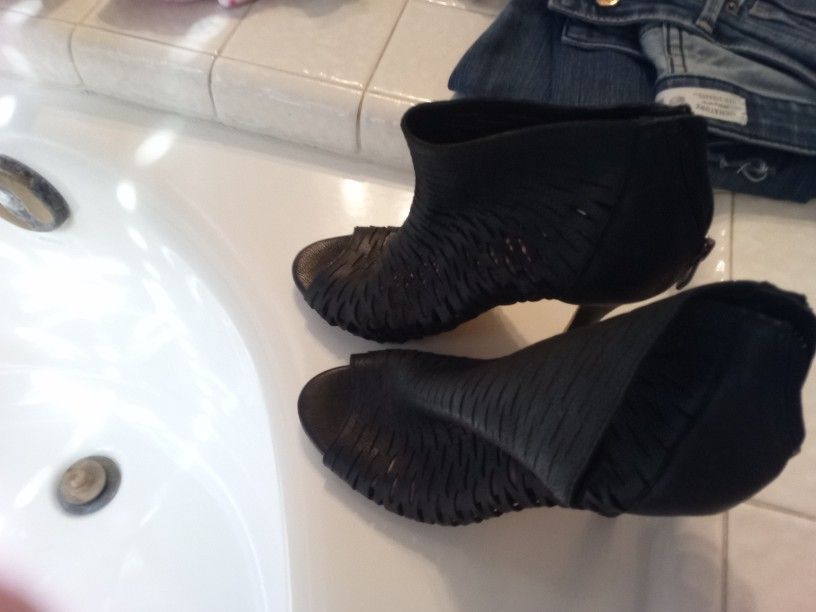 Ladies Black High Heels Size 7