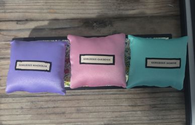 Gucci Flora Fragrance Collector Pillow Set