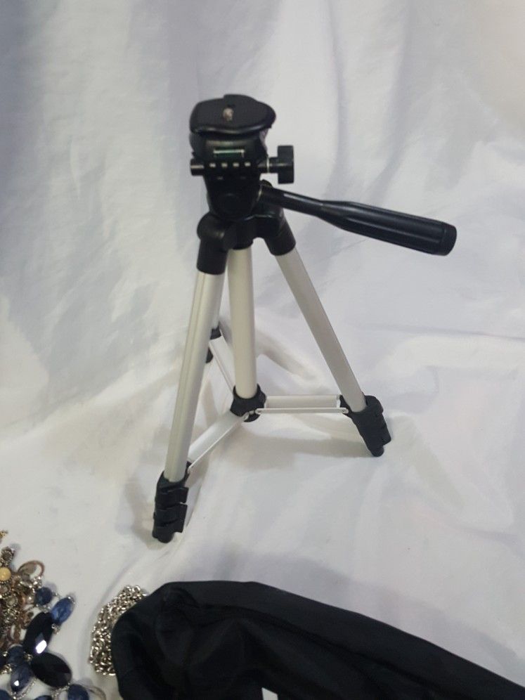 Vertex Small Tripod. PRICE REDUCED