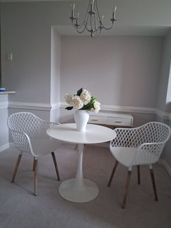 Bistro kitchen table set, beautiful, yes available