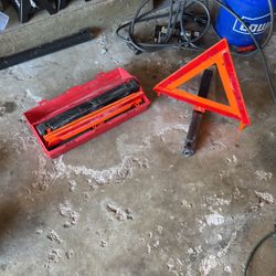 Emergency triangles three set with case