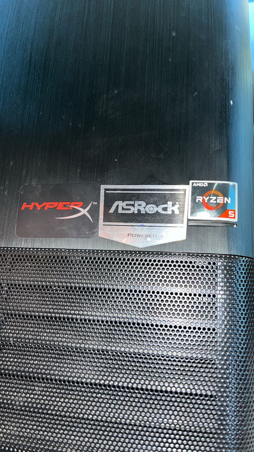 Gaming PC case With Screens