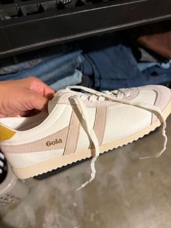 Women’s new goal shoes size 6