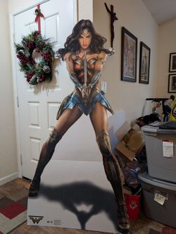 Wonder woman Life Size Stand Up CardBoard Display 6 Ft
