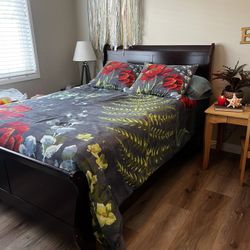 Beautiful Queen Dark Wood Bedframe & Mattress 