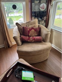 2 large lounge chairs with ottoman