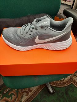 NIKE REVOLUTION 5 *new Mens Sizes 12.-12.5- 15.