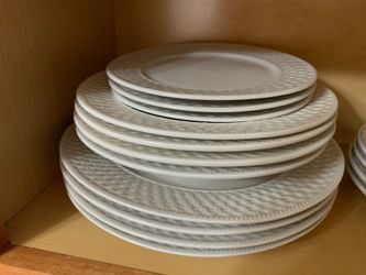 Big plates, bowls and smaller plates
