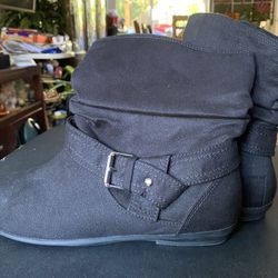 Womens 8.5 Ankle Bootie Black Suede 