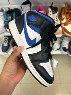 NIKE - SZ 6.5Y