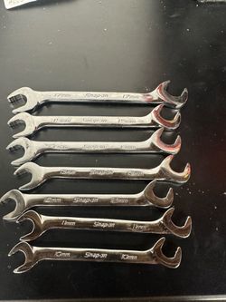 Snap on metric angle wrenchset