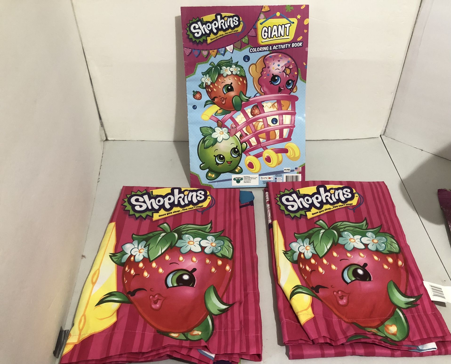 Shopkins Curtain 2pc Set With Jombo Color Book(All Reasonable Offers Will Be Accepted)