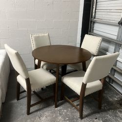 Kitchen Table + 4 Matching Chairs 