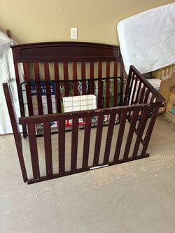 Baby crib/convertable bed