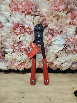 Milwaukee
14 in. Bolt Cutter With 5/16 in. Max Cut Capacity