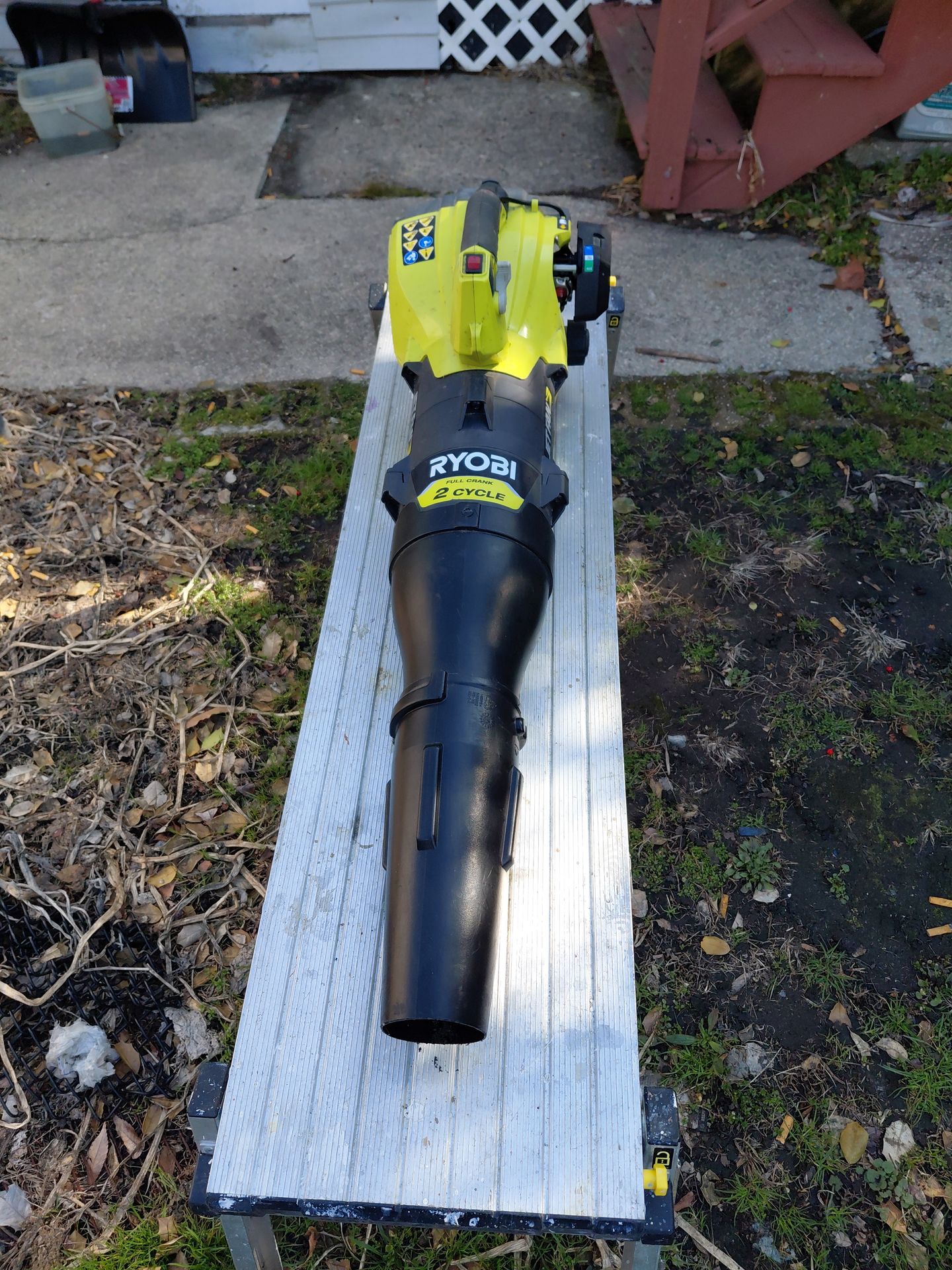 Leaf blower