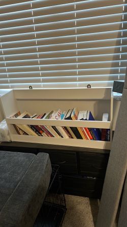 Wall bookshelf
