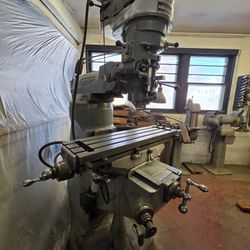 Bridgeport Milling Machine 8x32
