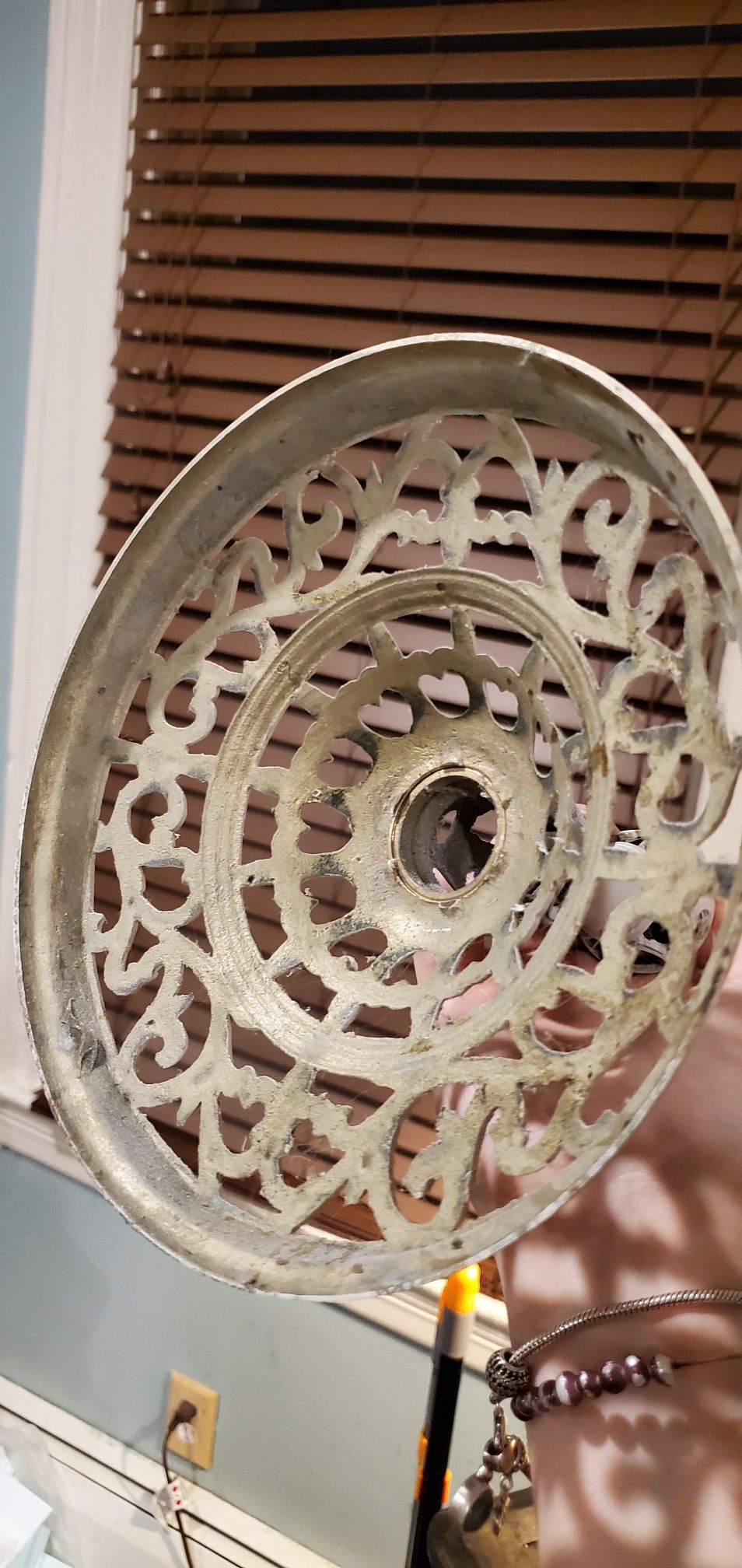 Candle holder