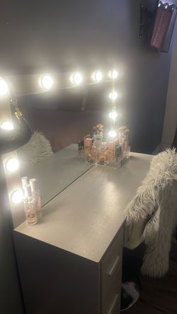 Gray vanity it’s clean no tears or rips 130$