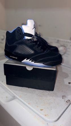 Air Jordan 5 Retro Black Sneakers