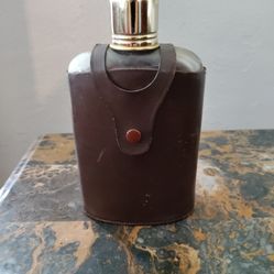 VINTAGE ELYTE TOP GRAIN GENUINE COWHIDE LEATHER FLASK HOLDER W/ BOTTLE