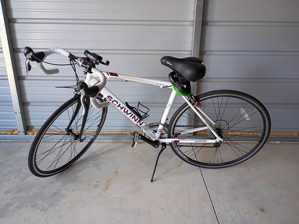 Schwinn Phocus 1600 road bike