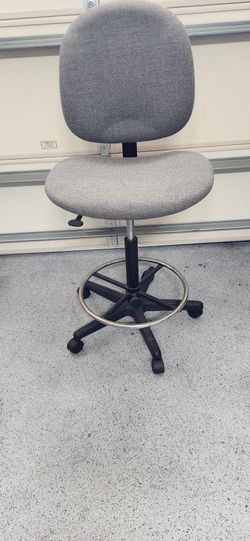 Fabric Work Stool - Gray in Excellent Cosmetic And Operational Condition.  All - Purpose Stool With Adjustable Seat And Footring For A Custom Fit. 