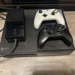 Xbox One Console w/2 Controllers 